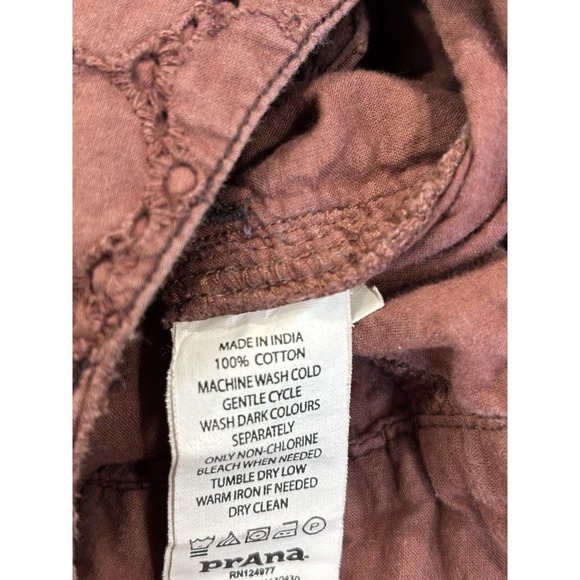 prAna Women's Shorts Michelle Eyelet Pattern 100% Cotton Size 6 Burgundy EUC - Picture 7 of 9